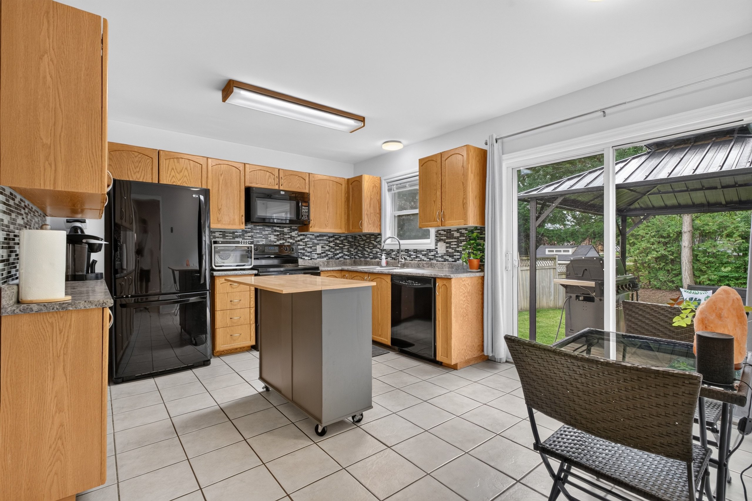 Eat-in area with patio doors